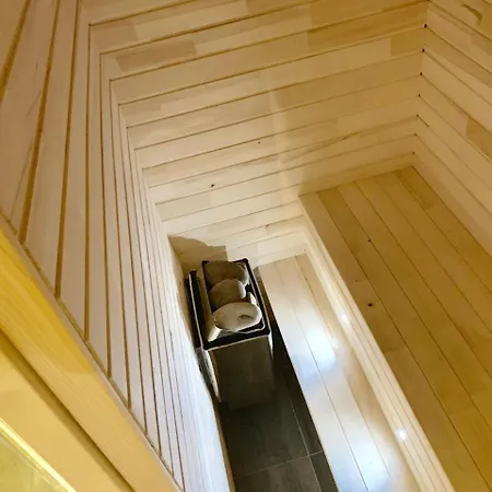 Apartamento з сауною на площі ринок для 4 -х гостей - в еко стилі *