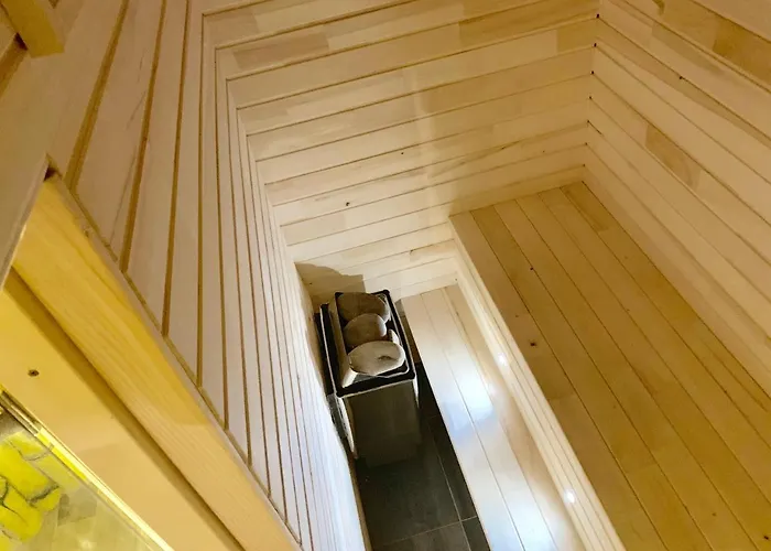 Apartamento з сауною на площі ринок для 4 -х гостей - в еко стилі *